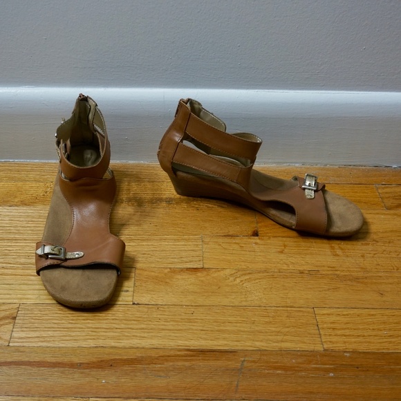 aerosoles heel rest wedges